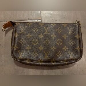 Authentic Louis Vuitton Pochette Accessoires